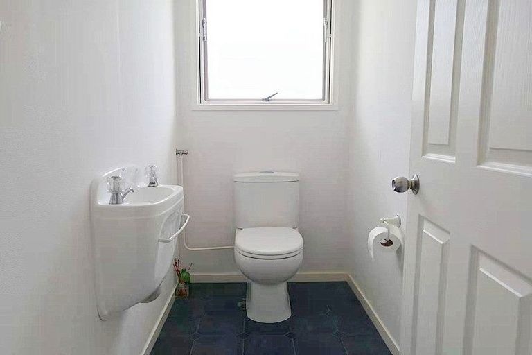 Photo of property in 17 Macnay Way, Murrays Bay, Auckland, 0630