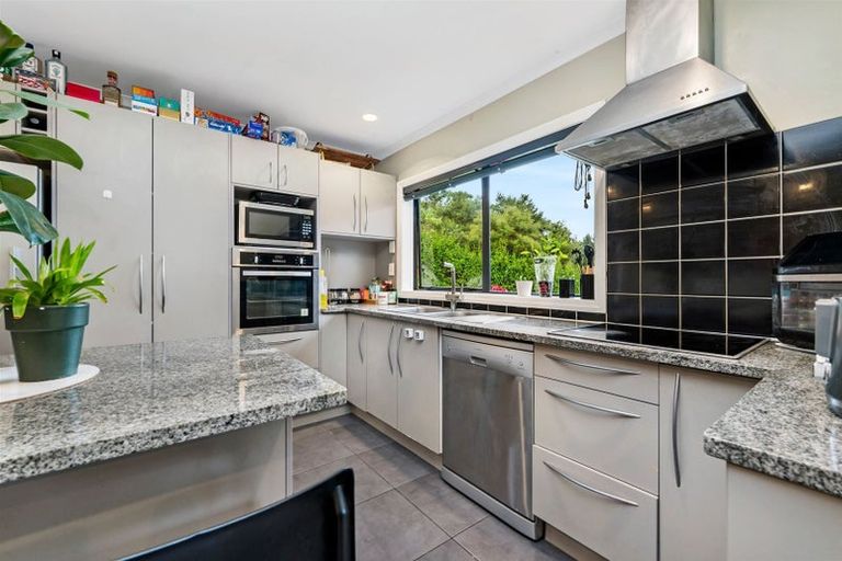 Photo of property in 53 Helleur Road, Massey, Auckland, 0614