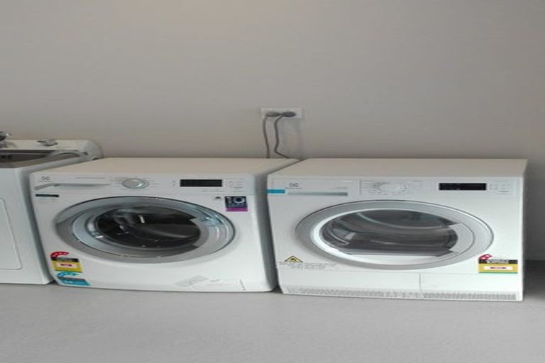 Photo of property in 25 Grumman Lane, Newlands, Wellington, 6037