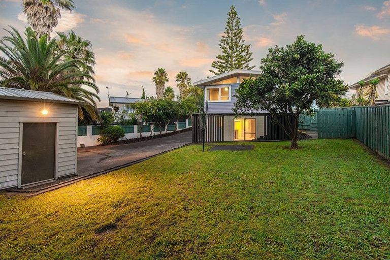 Photo of property in 16 Cardiff Road, Pakuranga, Auckland, 2010