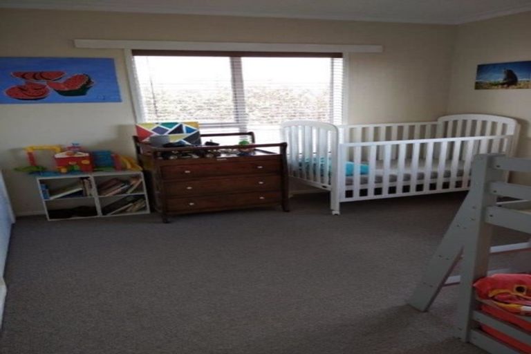 Photo of property in 1/104 Sandspit Road, Shelly Park, Auckland, 2014