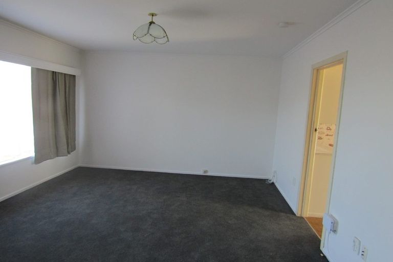 Photo of property in 2/24 Knights Road, Rothesay Bay, Auckland, 0630