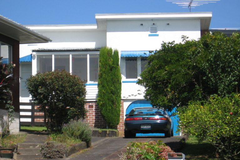 Photo of property in 1/48 Churchill Road, Murrays Bay, Auckland, 0630