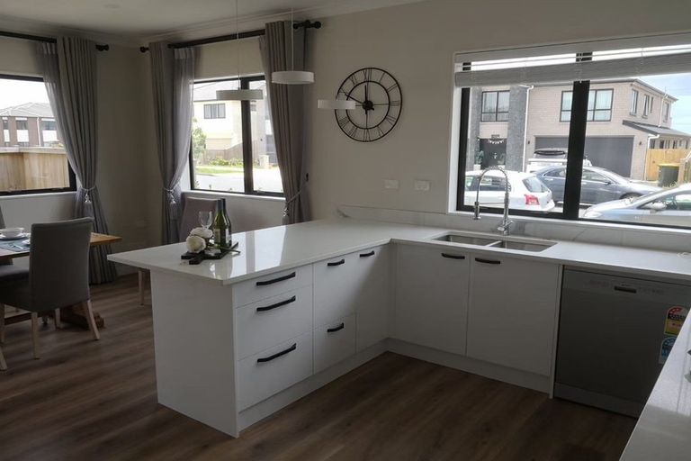 Photo of property in 2 Lavey Road, Flat Bush, Auckland, 2019