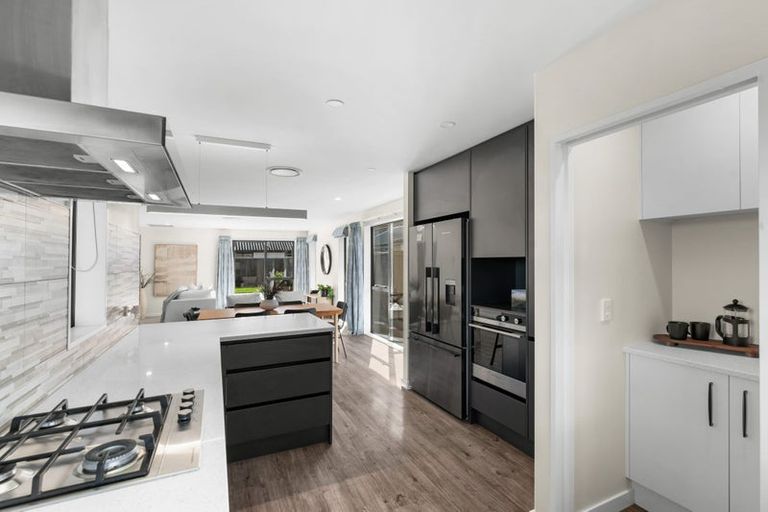 Photo of property in 16 Helen Place, Halswell, Christchurch, 8025