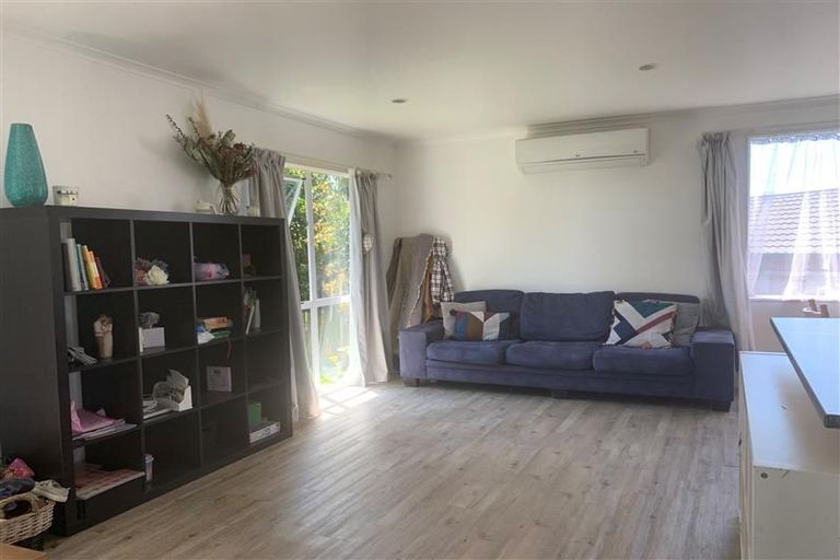 Photo of property in 2/33 Penion Drive, Flat Bush, Auckland, 2023