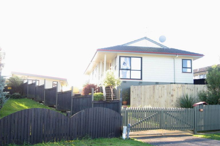 Photo of property in 14 Anglers Way, Wattle Downs, Auckland, 2102