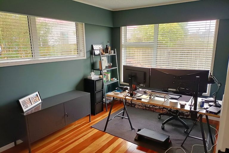 Photo of property in 42 Turville Crescent, Newlands, Wellington, 6037