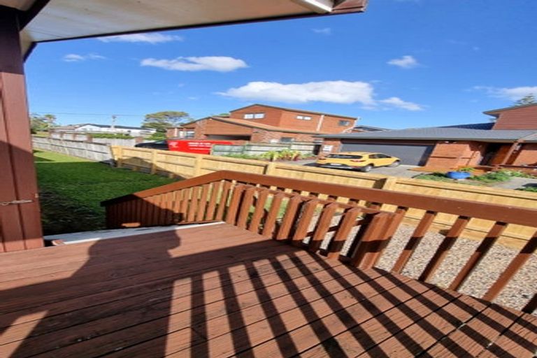 Photo of property in 1 Cleve Road, Green Bay, Auckland, 0604