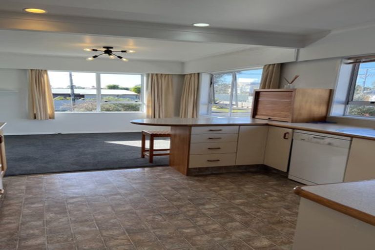 Photo of property in 54 Wairau Road, Oakura, 4314