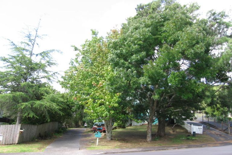 Photo of property in 2/4 Eugen Place, Bayview, Auckland, 0629