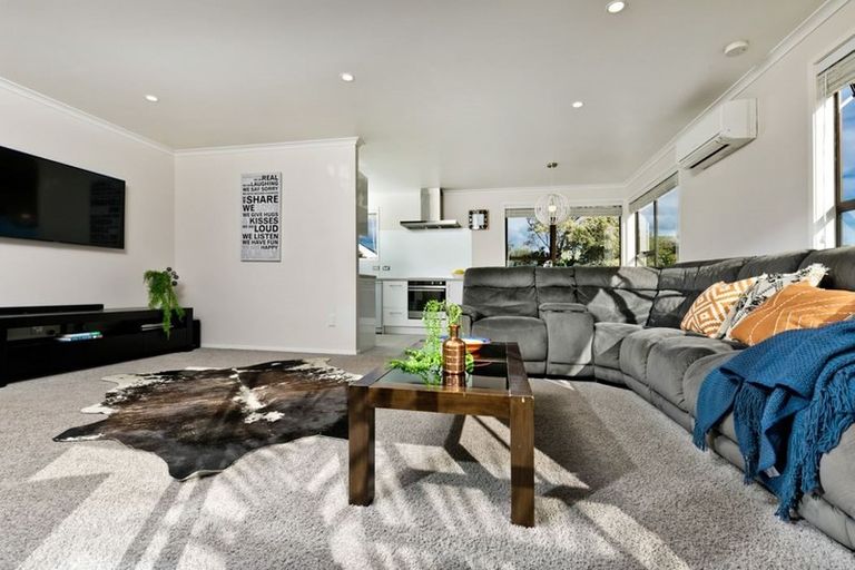 Photo of property in 65 Luckens Road, West Harbour, Auckland, 0618