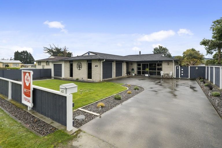 Photo of property in 43 Normanby Street, Woodville, 4920