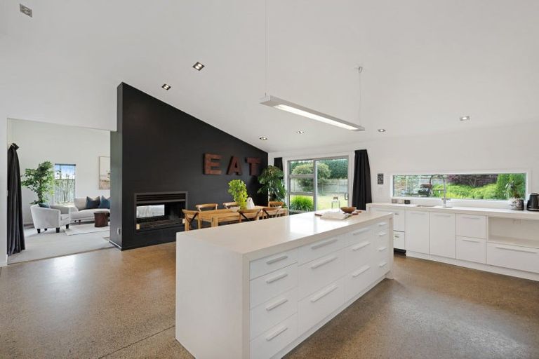 Photo of property in 51 Waikawa Beach Road, Manakau, Levin, 5573