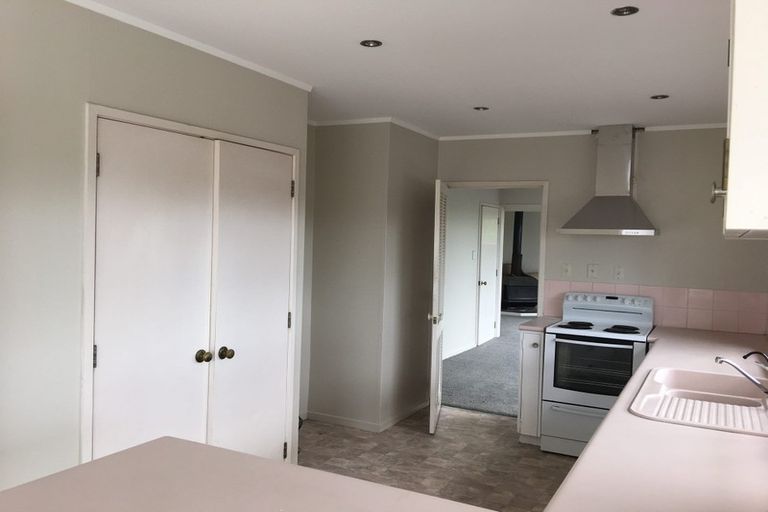 Photo of property in 65 Chelsea View Drive, Chatswood, Auckland, 0626