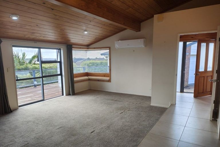 Photo of property in 94 Luckens Road, West Harbour, Auckland, 0618