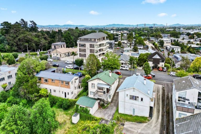 Photo of property in 35 Thackeray Street, Hamilton Lake, Hamilton, 3204