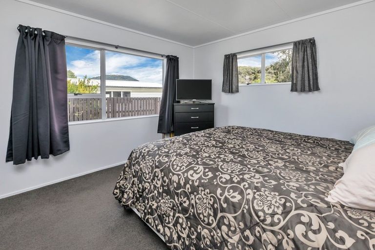 Photo of property in 1 Belton Place, Hikurangi, 0114