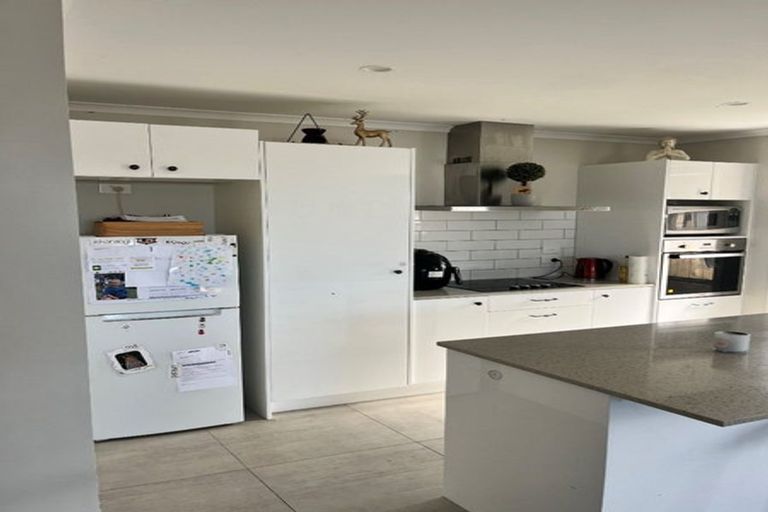 Photo of property in 17 Richardson Road, Omokoroa, 3114