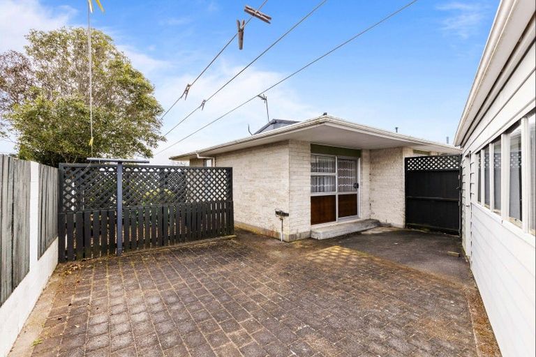 Photo of property in 10 Leon Place, Waitara, 4320