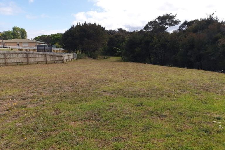 Photo of property in 8 Meenas Place, Cable Bay, 0420