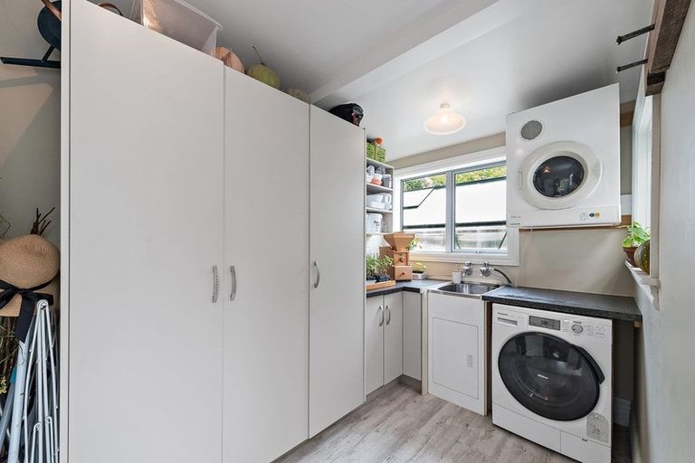 Photo of property in 8 Cross Street, Coalgate, 7673