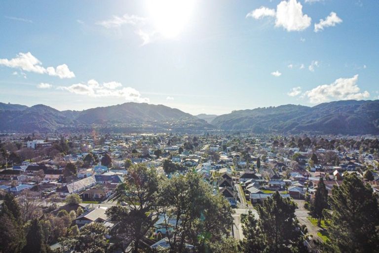 Photo of property in 2 Wallaceville Road, Wallaceville, Upper Hutt, 5018