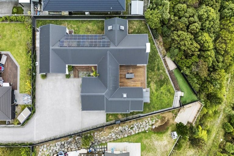 Photo of property in 28 Honeyfield Drive, Whalers Gate, New Plymouth, 4310