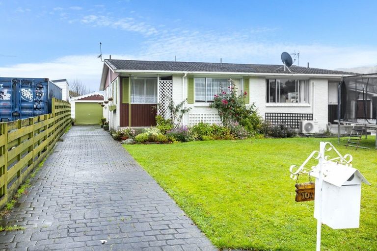 Photo of property in 2/10 Ponderosa Grove, Maoribank, Upper Hutt, 5018