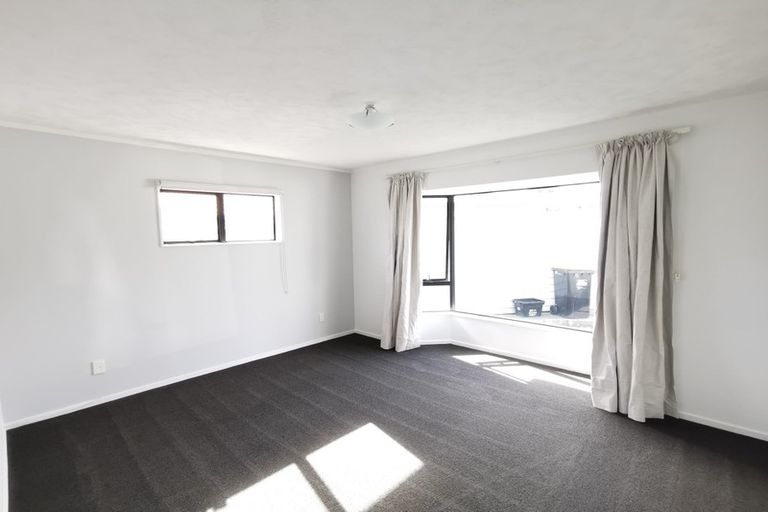 Photo of property in 87 Hillcrest Drive, Kelvin Grove, Palmerston North, 4414