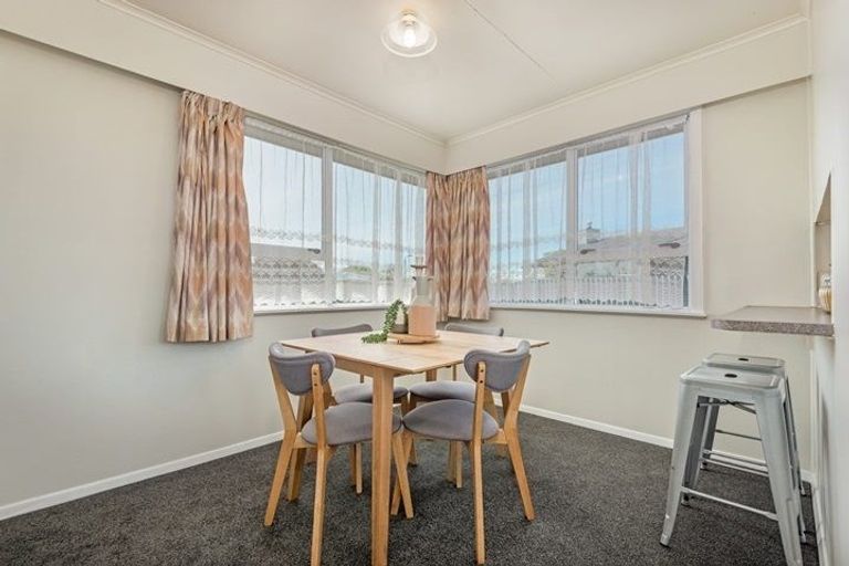 Photo of property in 28 Holdsworth Avenue, Milson, Palmerston North, 4414