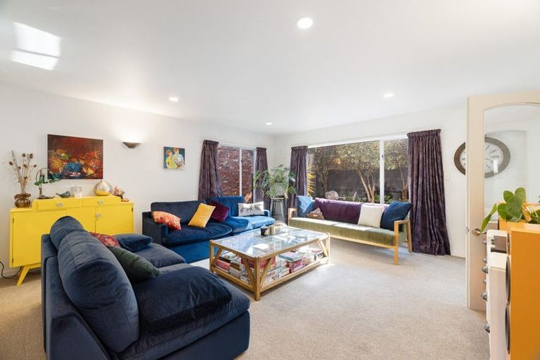 Photo of property in 2/195 Memorial Avenue, Burnside, Christchurch, 8053