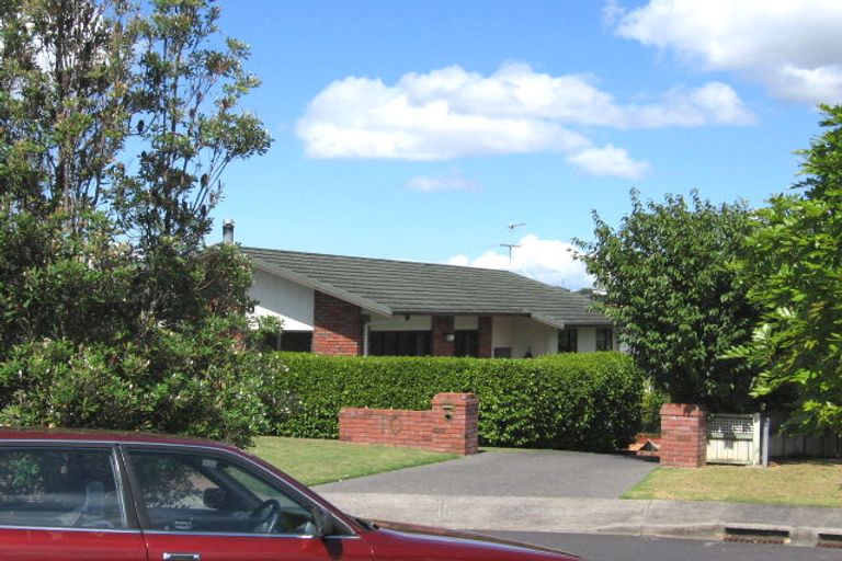 Photo of property in 10 Seagrove Road, West Harbour, Auckland, 0618