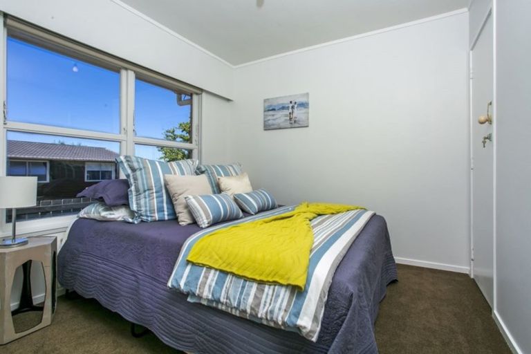 Photo of property in 1/9 Brunton Place, Glenfield, Auckland, 0629