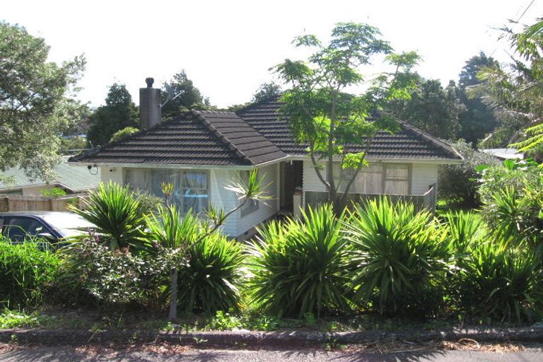 Photo of property in 1/13 Howard Road, Northcote, Auckland, 0627