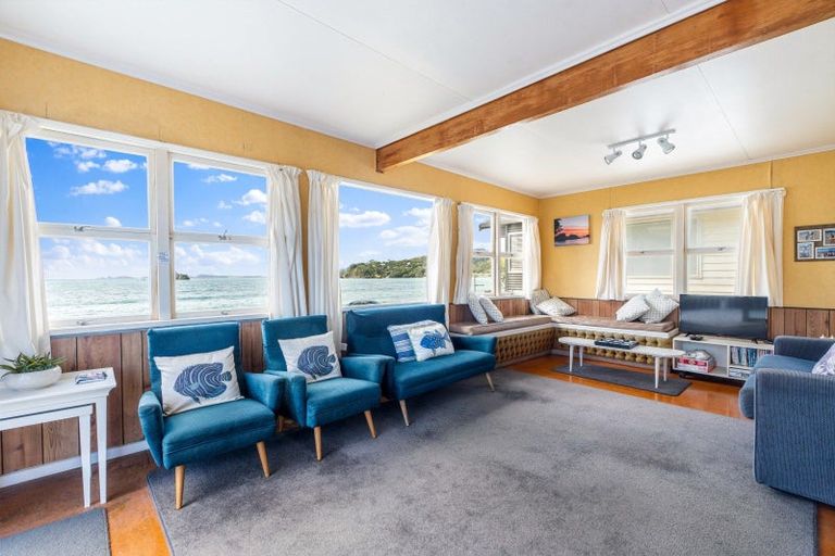 Photo of property in 233 Oakura Road, Oakura, Hikurangi, 0184