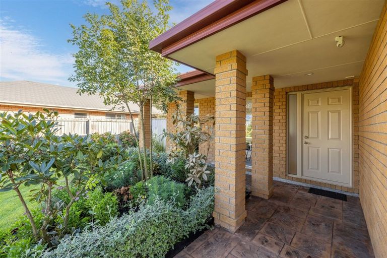 Photo of property in 17 Garforth Green, Halswell, Christchurch, 8025