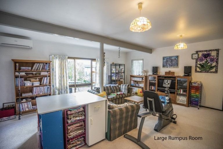 Photo of property in 8 Mappin Place, Chatswood, Auckland, 0626