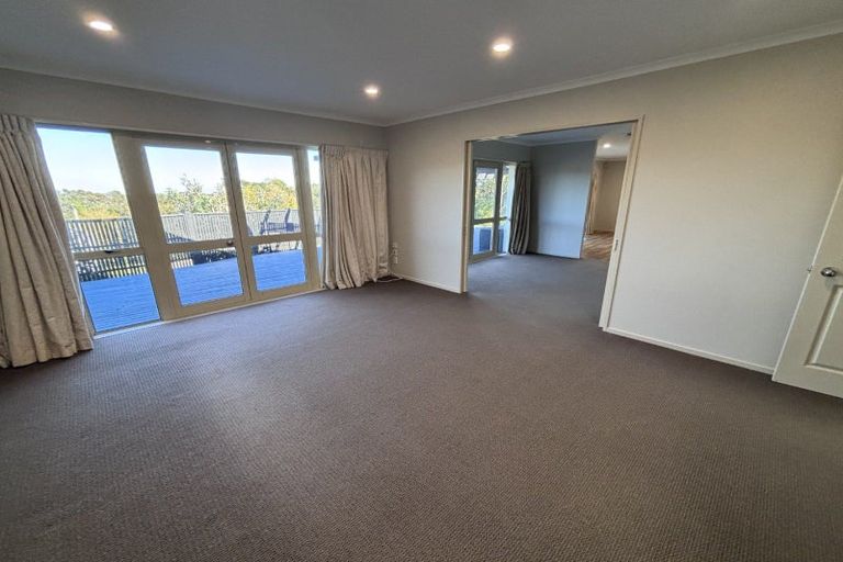 Photo of property in 6 Kea Place, Fitzherbert, Palmerston North, 4410
