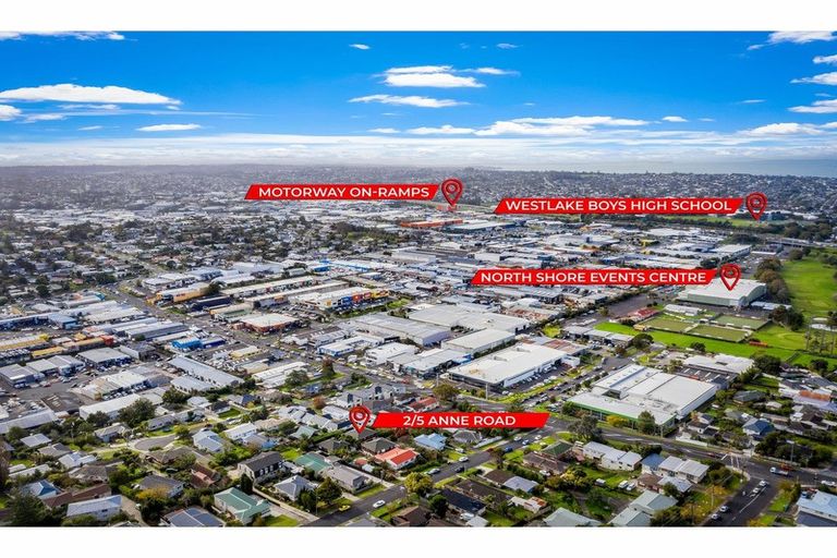Photo of property in 2/5 Anne Road, Hillcrest, Auckland, 0627