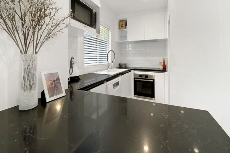 Photo of property in 2/49 Fields Parade, Oteha, Auckland, 0632