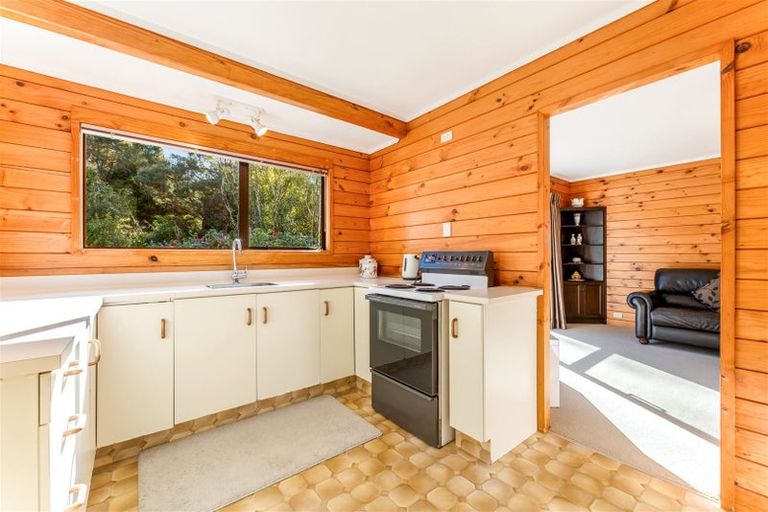 Photo of property in 14 Chardon Place, Henderson, Auckland, 0612