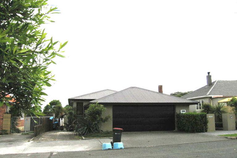 Photo of property in 23 Humariri Street, Point Chevalier, Auckland, 1022