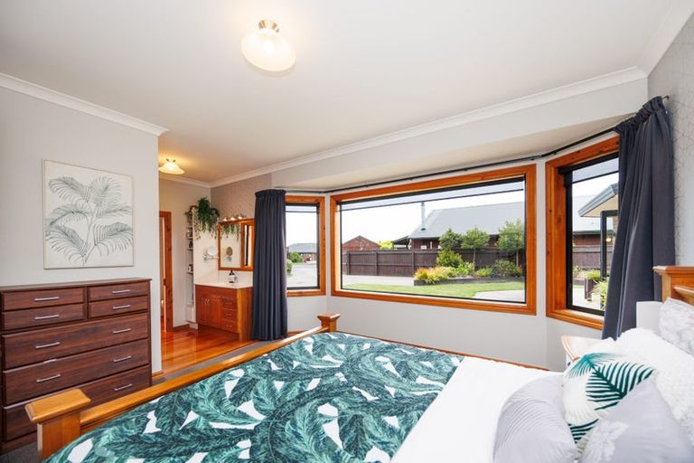 Photo of property in 7 Alpine Grove, Kelvin Grove, Palmerston North, 4414