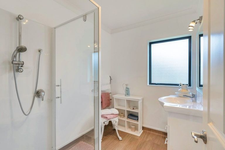 Photo of property in 8 Ian Peter Way, Otaki, 5512