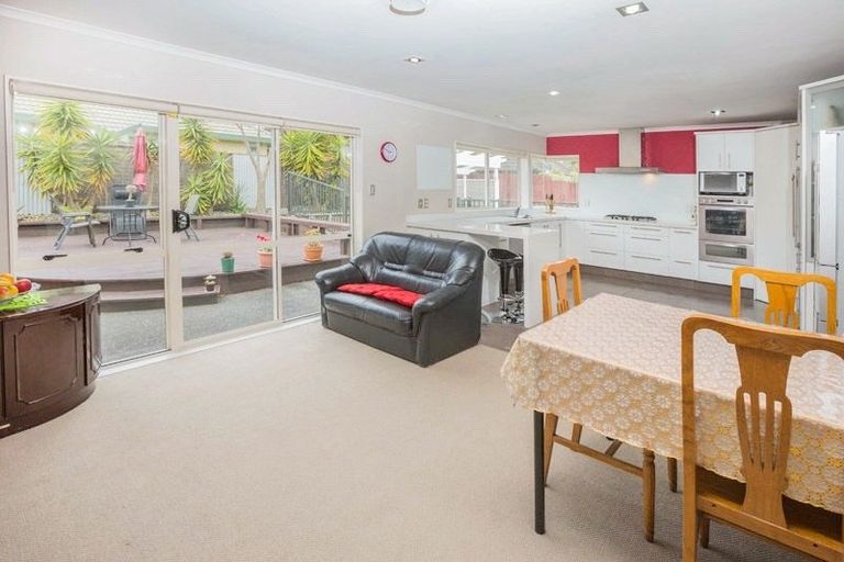 Photo of property in 22 Athenry Place, Dannemora, Auckland, 2016