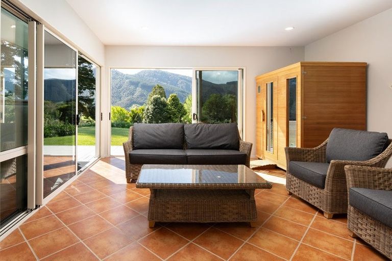 Photo of property in 5564 Kenepuru Road, Waitaria Bay, Picton, 7282