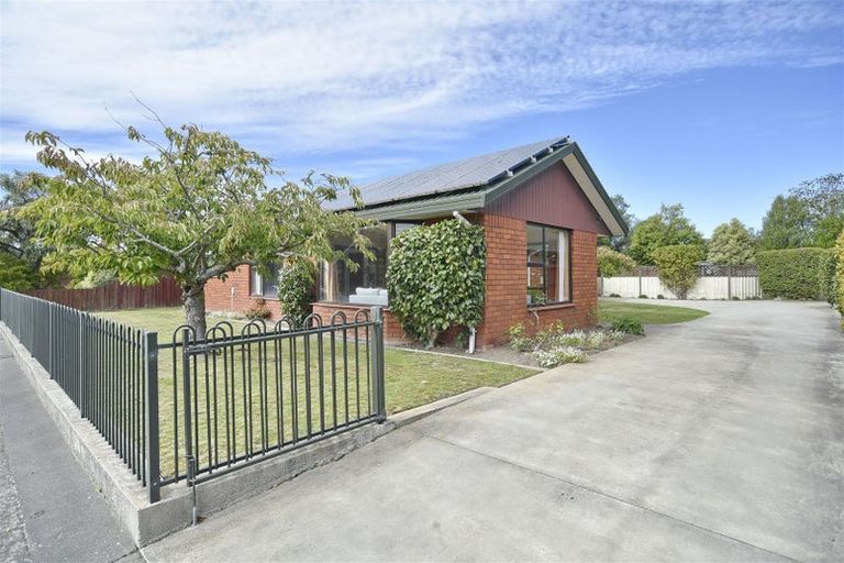 Photo of property in 154 Royal Park Drive, Parklands, Christchurch, 8083