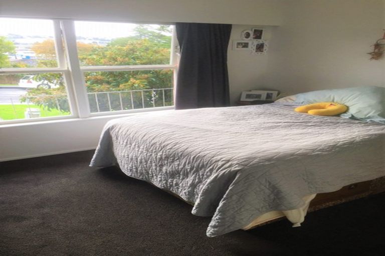 Photo of property in 2 Anne Road, Hillcrest, Auckland, 0627