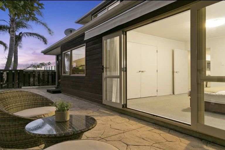 Photo of property in 2/23 Commodore Parry Road, Castor Bay, Auckland, 0620